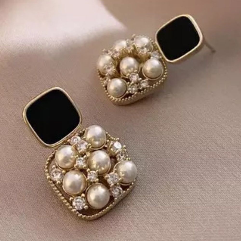 Vintage style earrings A81